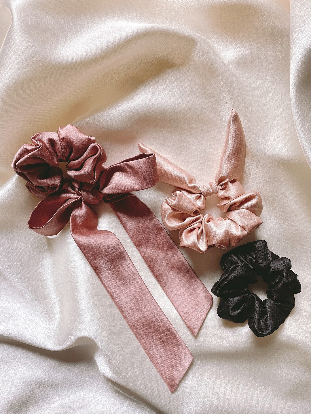 

Mueras Women Black & Mauve Set of 3 Scrunchies