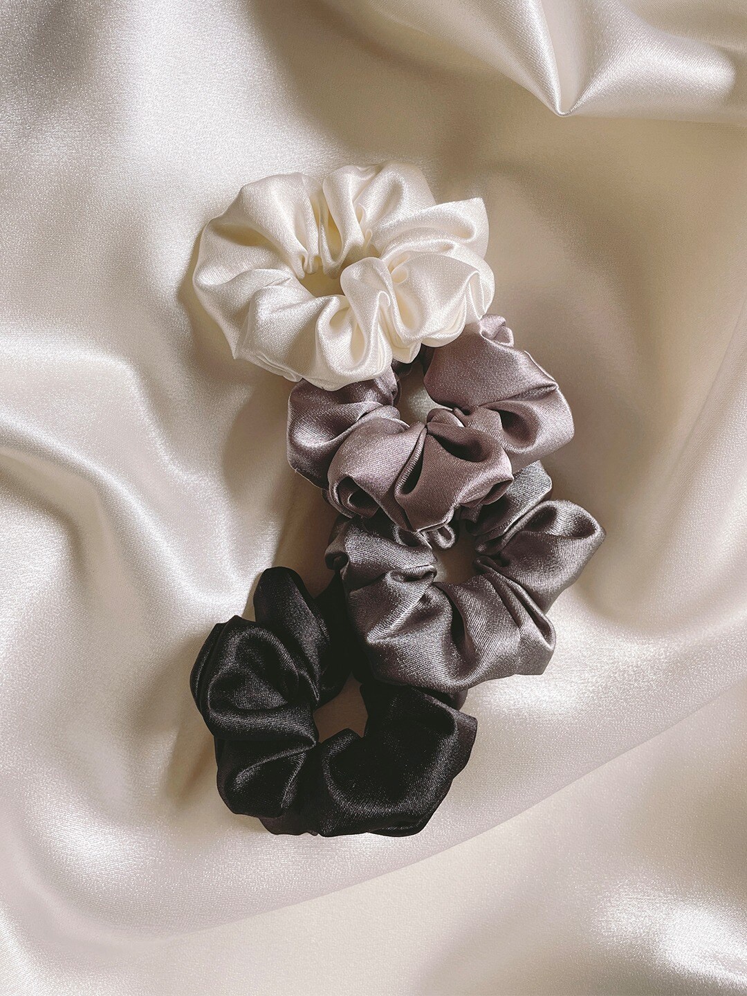

Mueras Women White & Grey Set of 4 Satin Scrunchies
