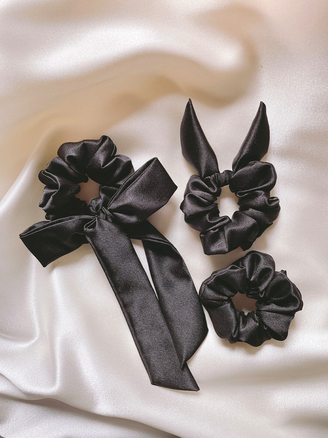 

Mueras Women Black Set of 3 Scrunchies