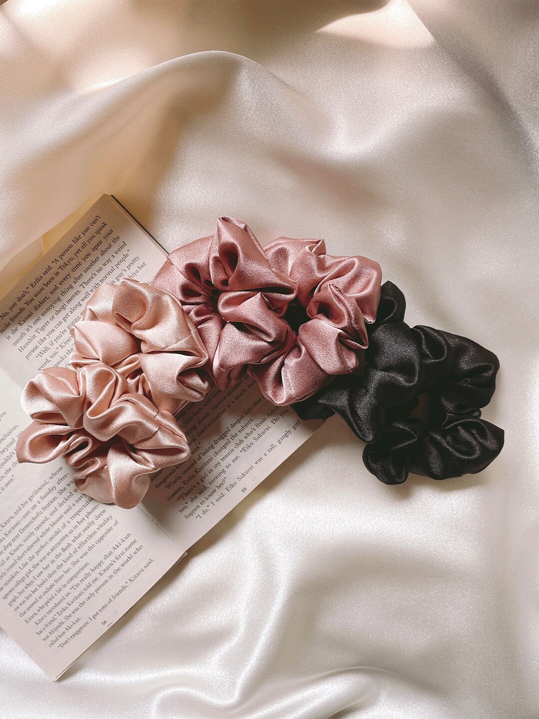 

Mueras Women Set of 6 Satin Scrunchies, Black