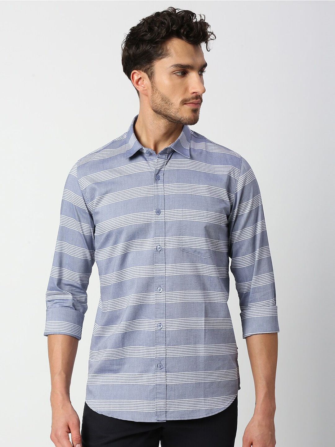 

Solemio Men Blue & White Horizontal Stripes India Slim Fit Pure Cotton Casual Shirt