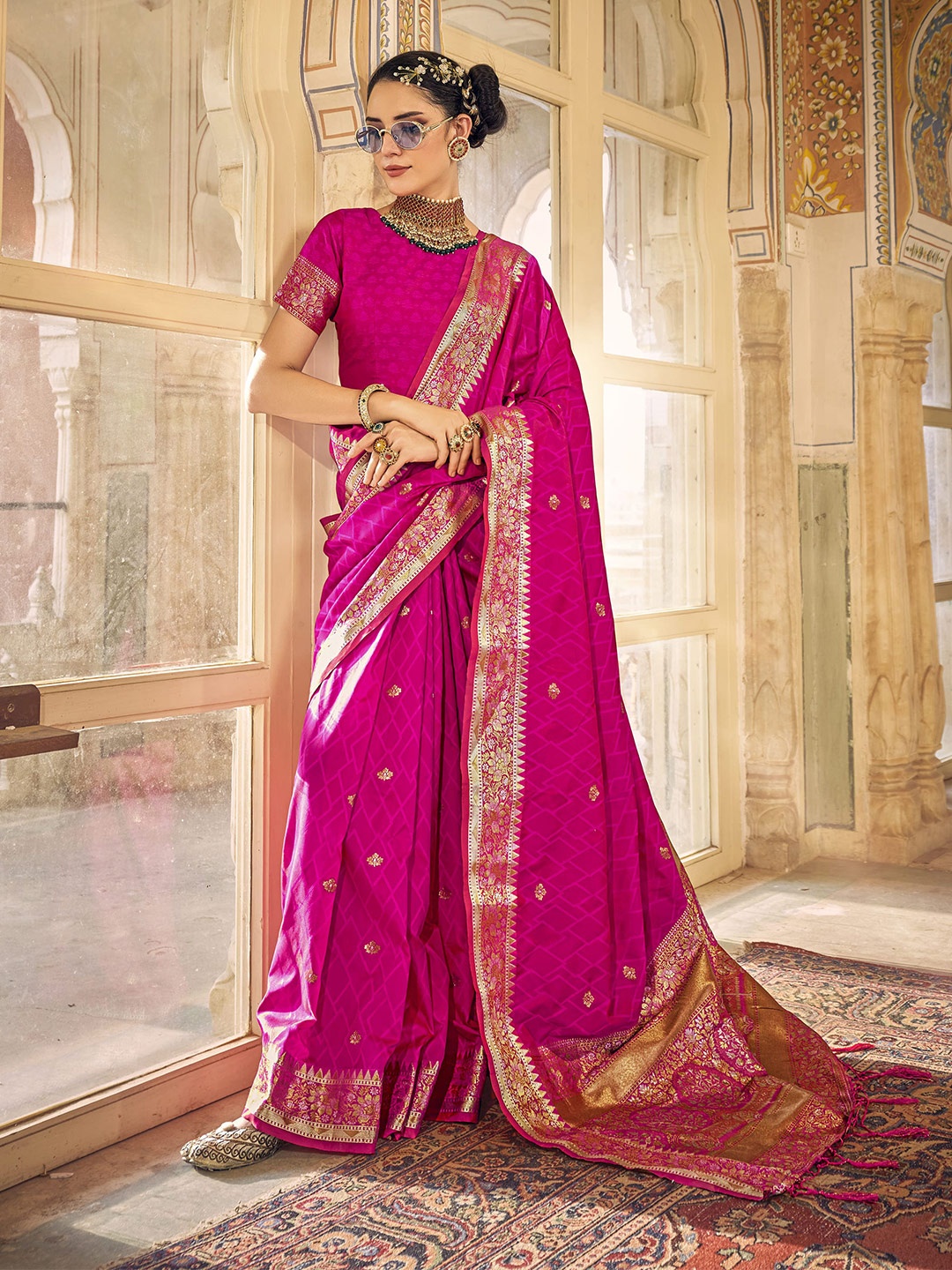 

elora Pink & Gold-Toned Woven Design Zari Silk Blend Saree