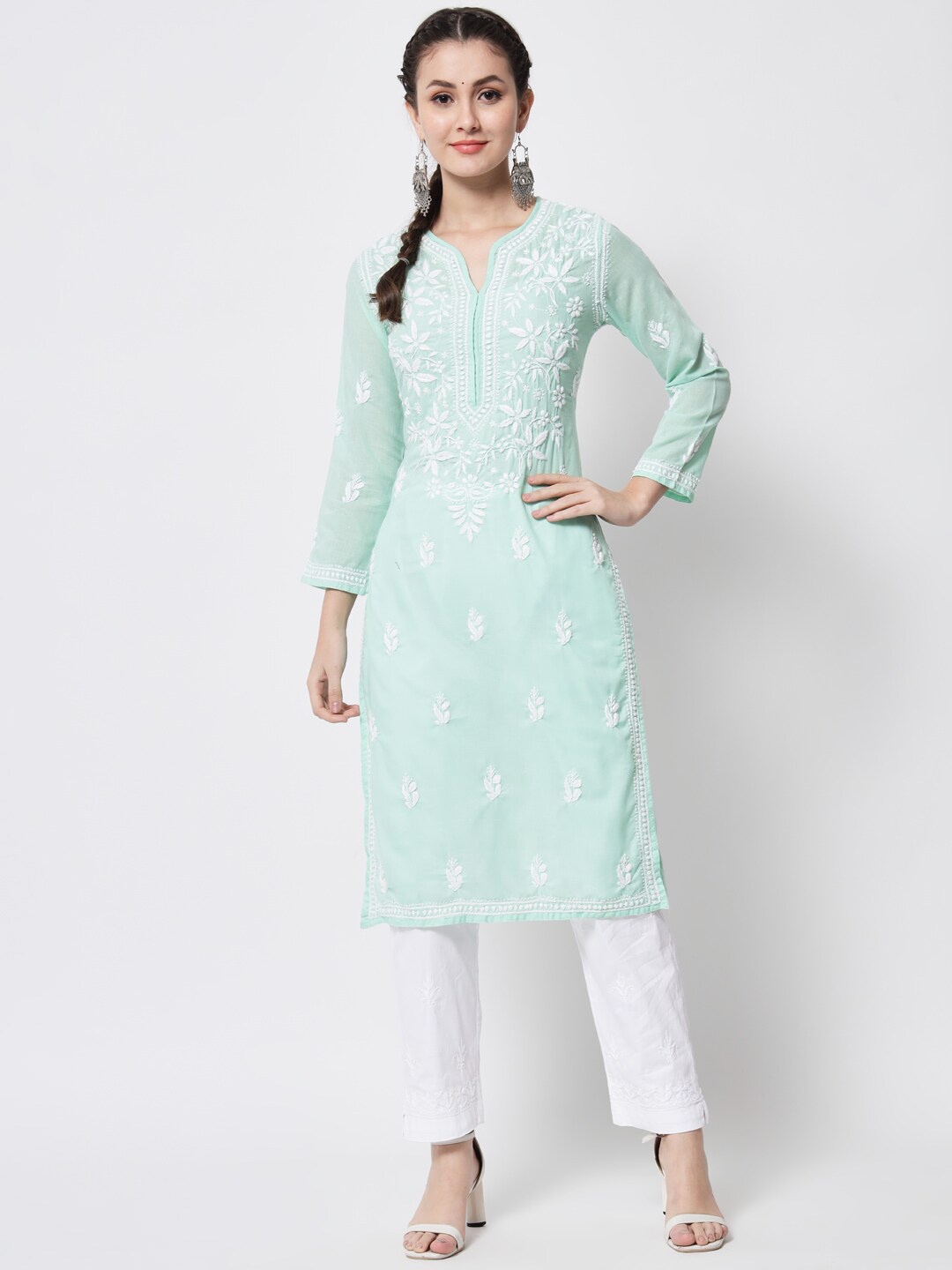 

PARAMOUNT CHIKAN Women Chikankari Hand Embroidered Green Cotton Straight Kurta
