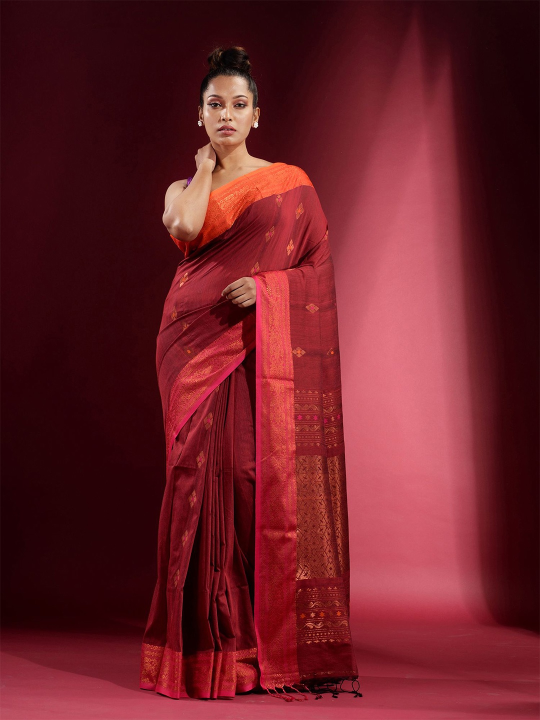 

Charukriti Red & Gold-Toned Woven Design Zari Pure Cotton Saree