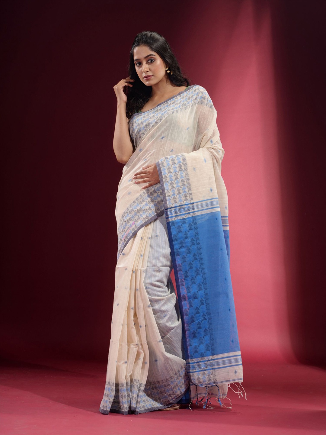 

Charukriti Cream-Coloured & Blue Woven Design Pure Cotton Saree