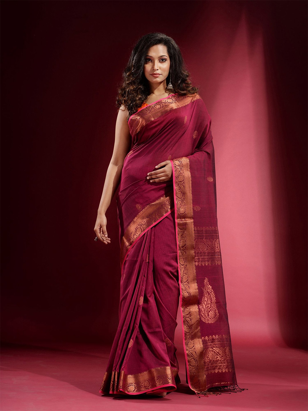 

Charukriti Magenta & Gold-Toned Woven Design Zari Pure Cotton Saree
