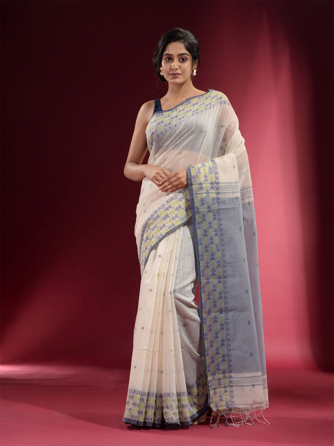 

Charukriti Cream-Coloured & Grey Woven Design Pure Cotton Saree