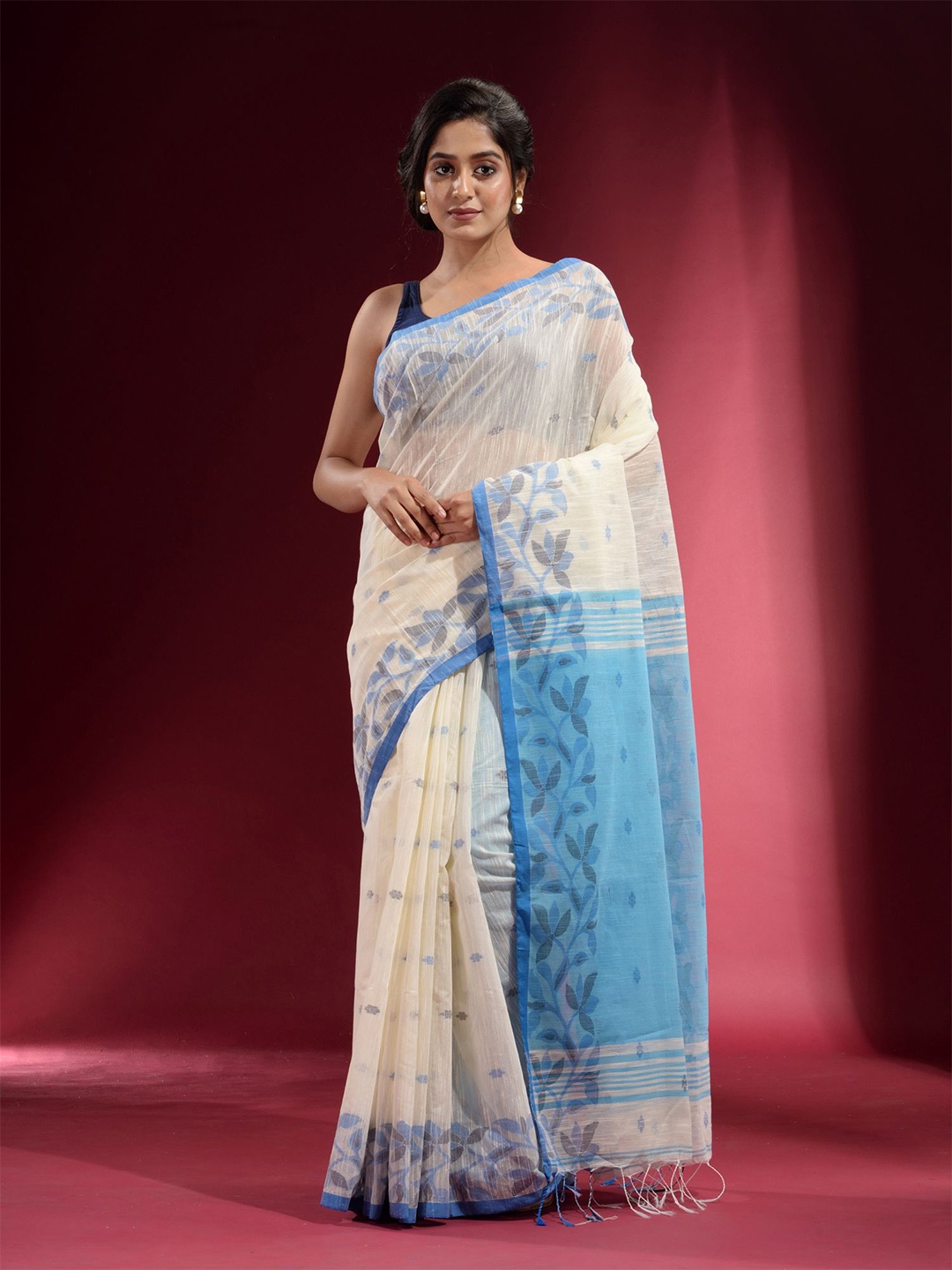 

Charukriti Women Off White & Blue Floral Pure Cotton Saree