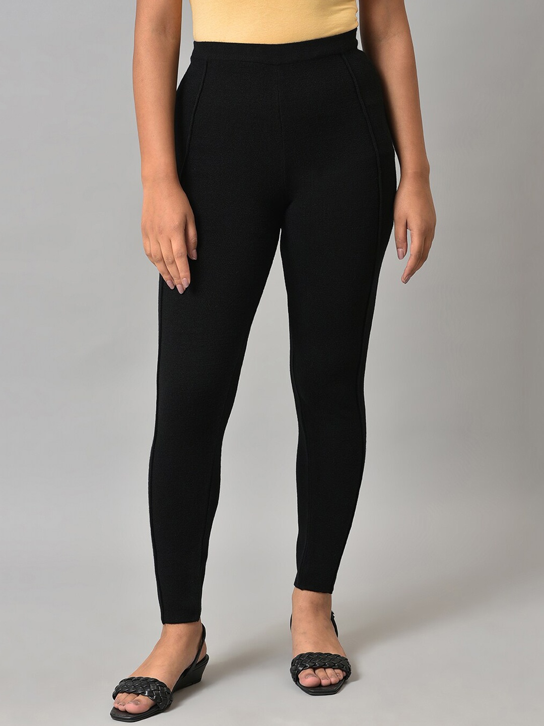 

W Women Black Solid Ankle-Length Acrylic Leggings