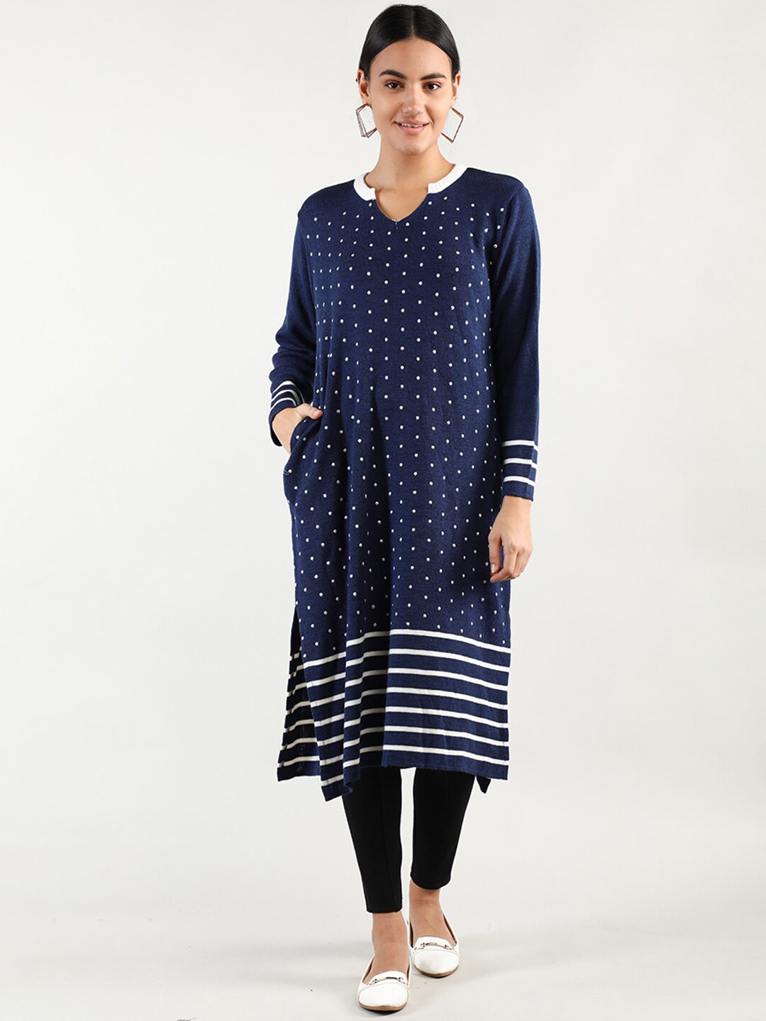 

HANG N HOLD Women Navy Blue & White Printed Kurta