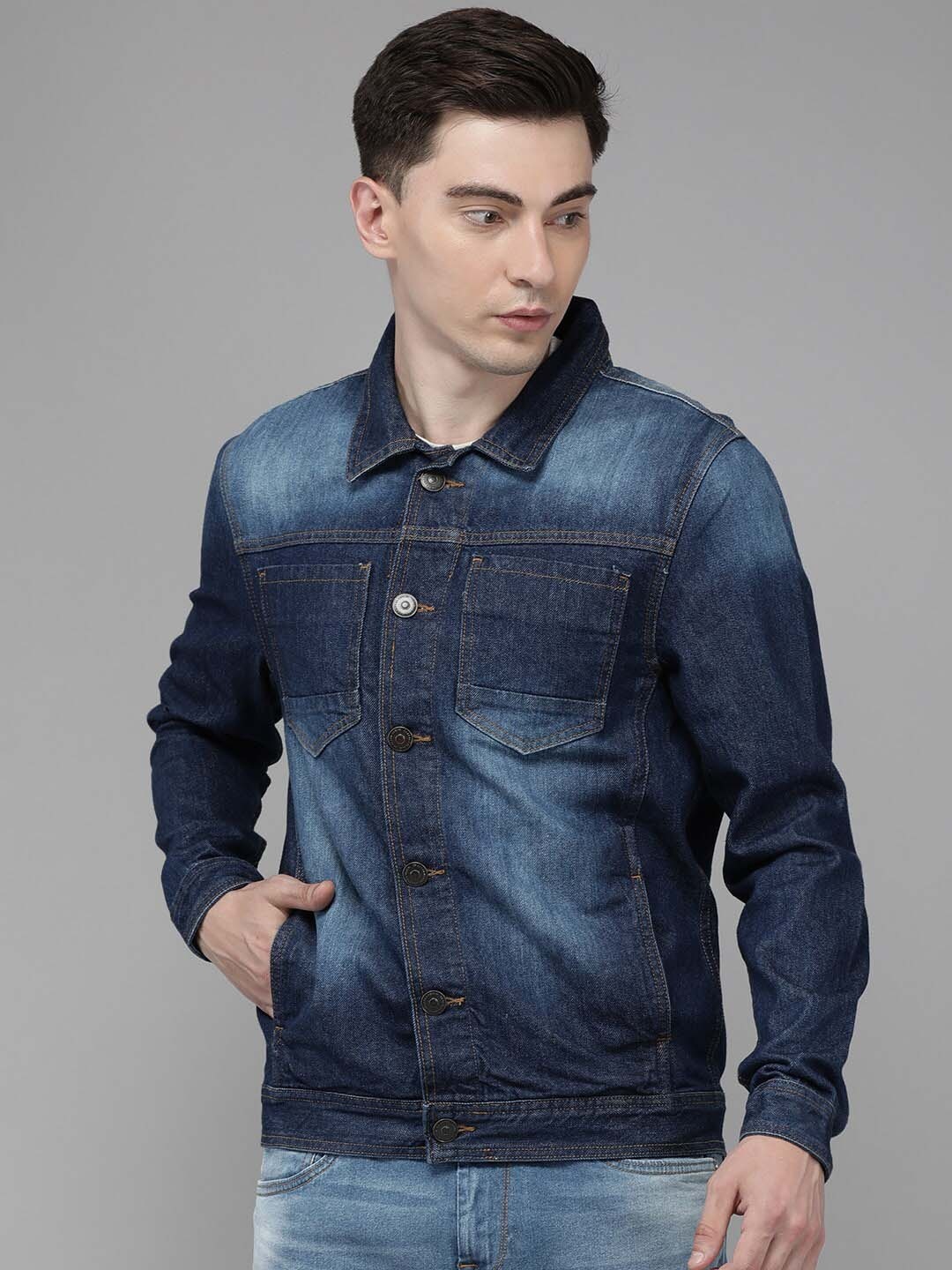 

Voi Jeans Men Blue Washed Cotton Denim Jacket