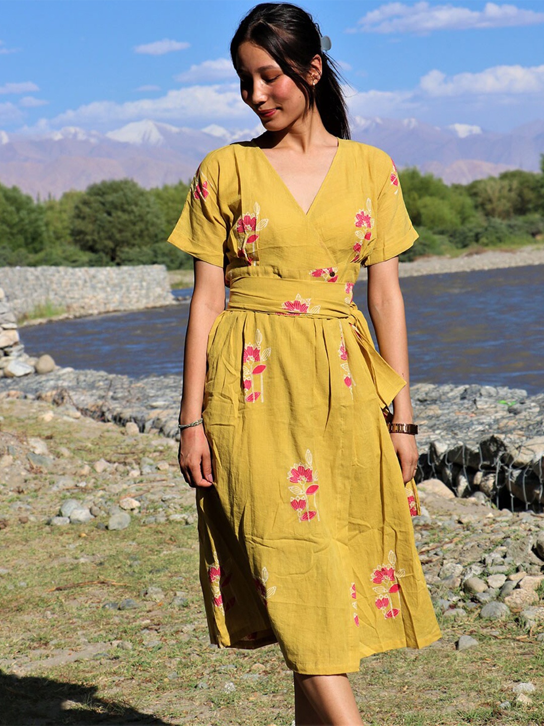 

Chidiyaa Women Yellow & Pink Floral Midi Cotton Dress