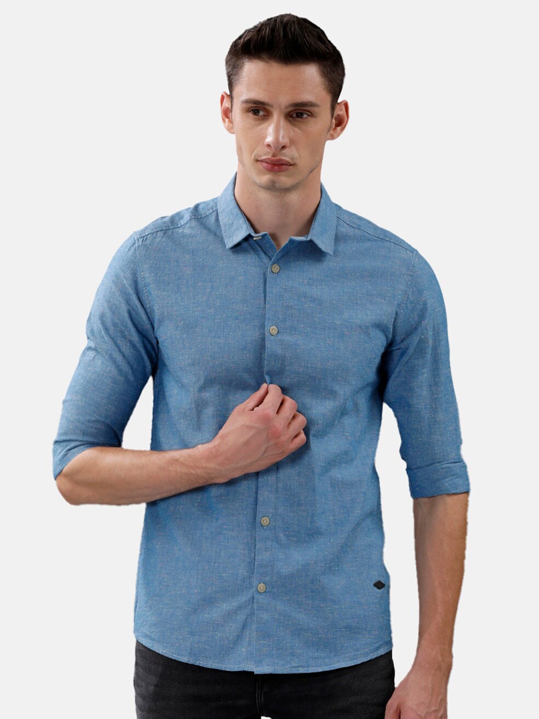 

Voi Jeans Men Blue Slim Fit Casual Cotton Shirt