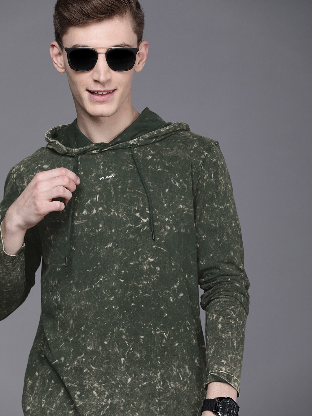 

Voi Jeans Men Green Abstract Printed Cotton T-shirt
