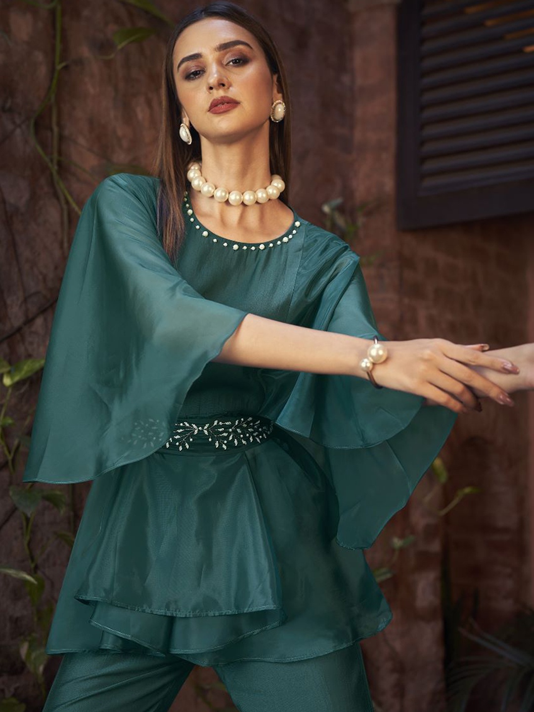 

AUTUMN LANE Women Green Solid Organza Kurta with Trousers