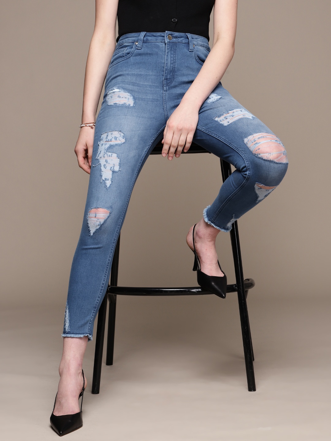 

bebe Women Super Skinny Fit High-Rise Mildly Distressed Light Fade Stretchable Jeans, Blue