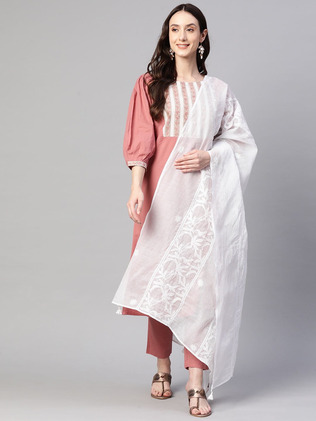

akheri Floral Embroidered Chikankari Dupatta, White