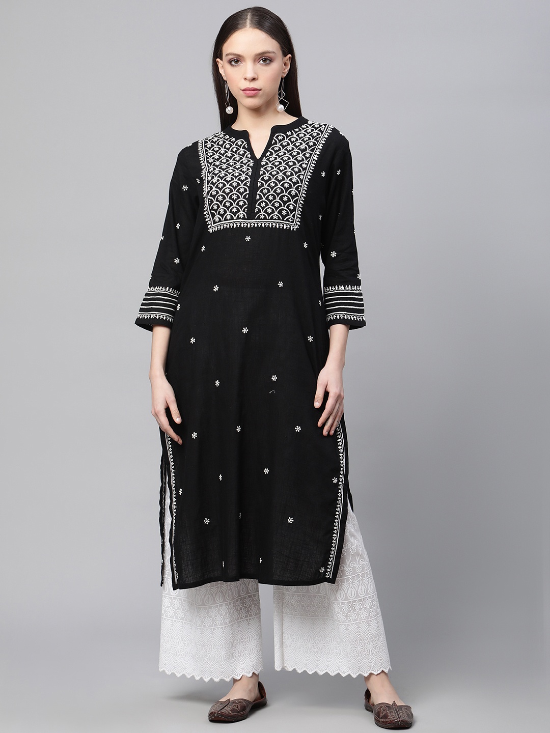 

akheri Women Floral Embroidered Chikankari Pure Cotton Kurta, Black