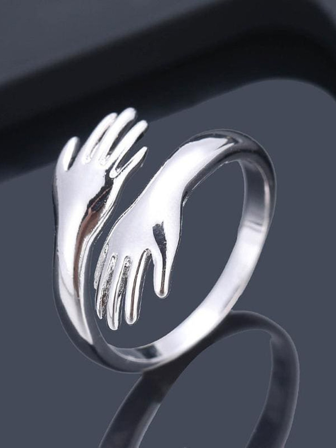 

Fashion Frill Silver-Plated Closed Hand Hug Stainless Steel Finger Ring