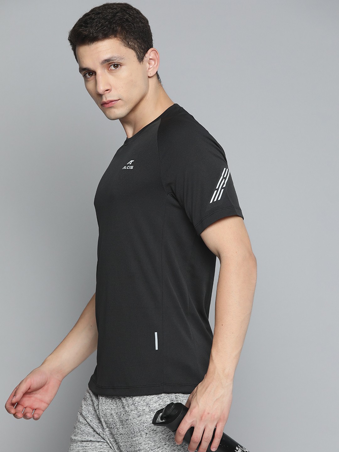 

Alcis Men Black Brand Logo Printed Slim Fit T-shirt