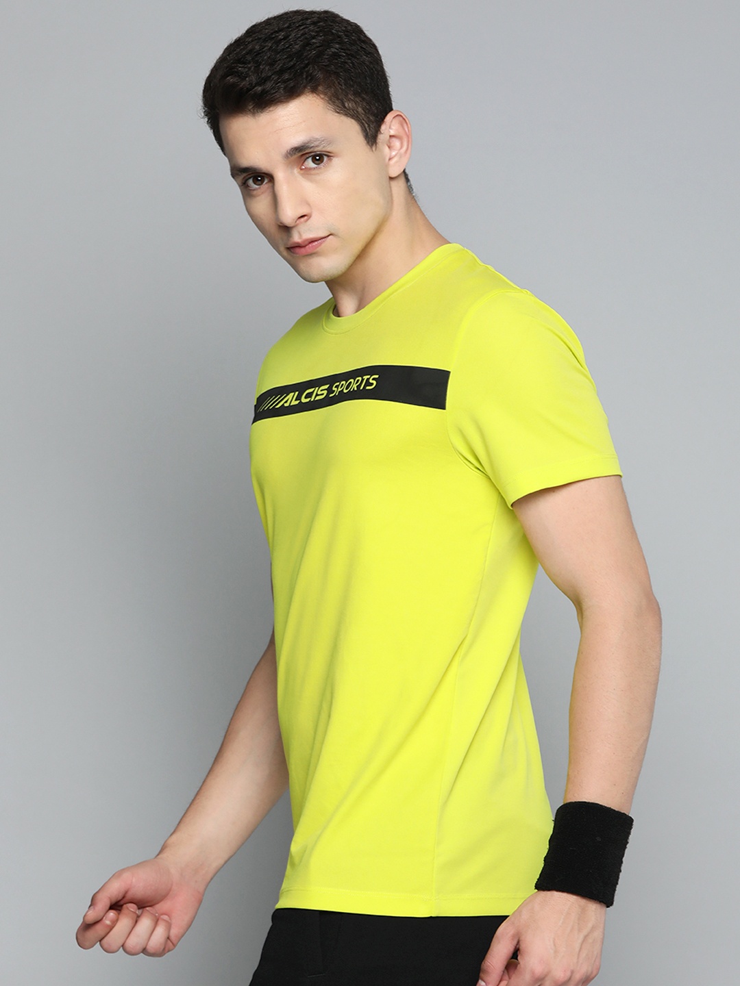 

Alcis Men Yellow Brand Logo Printed Slim Fit T-shirt