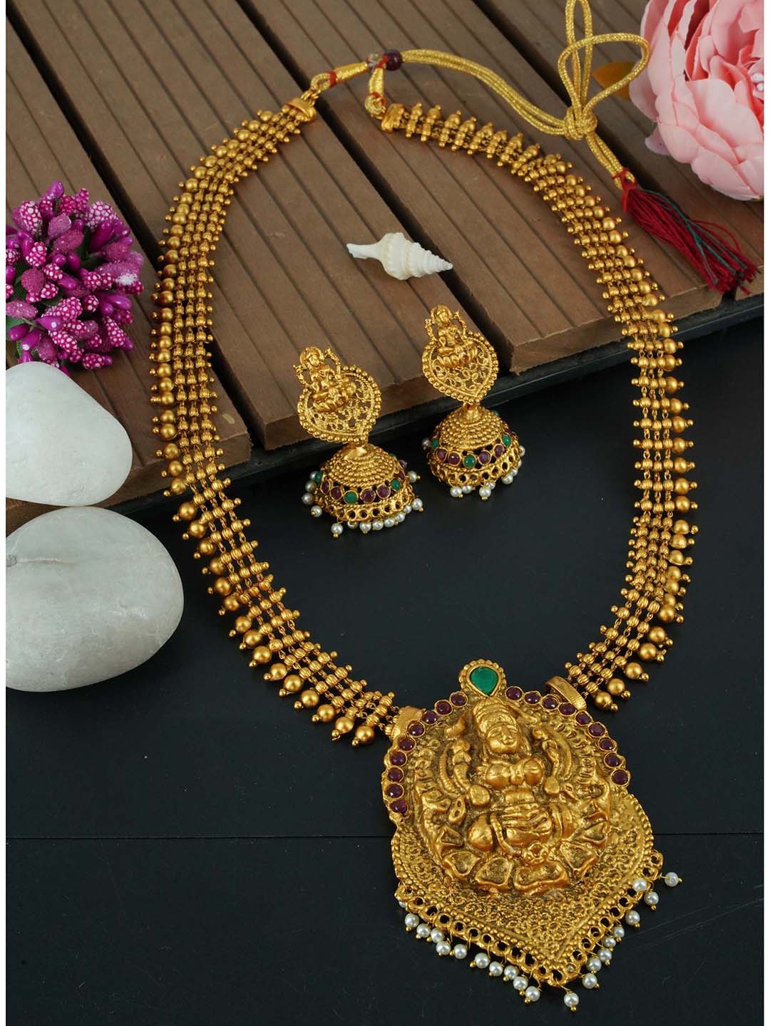 

GRIIHAM Women Gold-Plated Maroon Stone & Pearl Beaded Jewellery Set