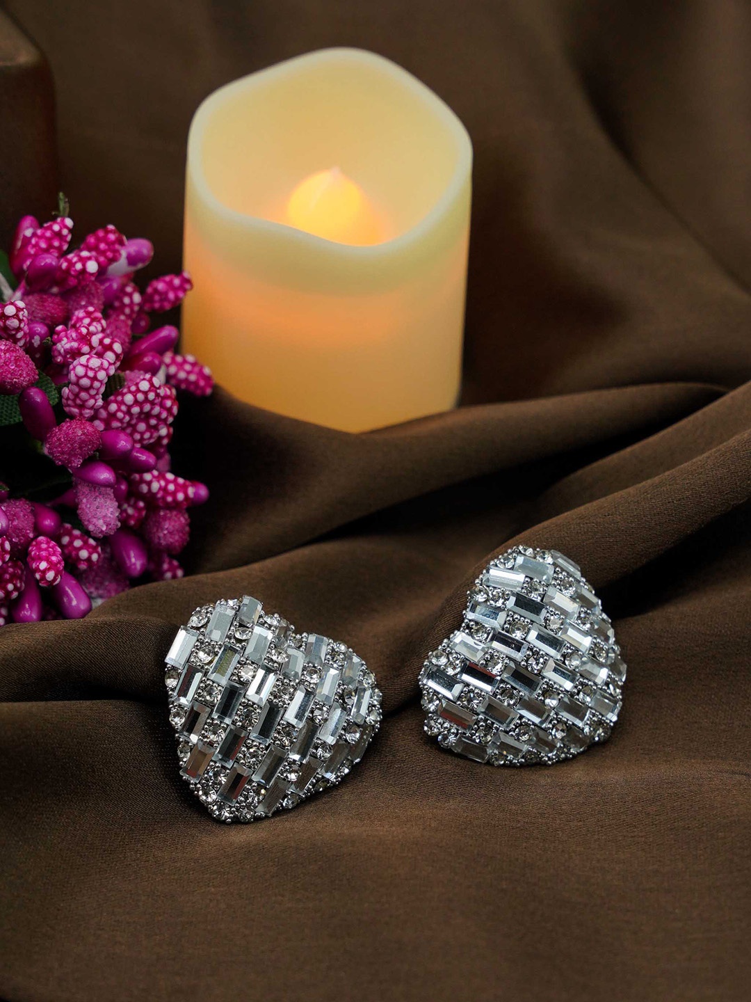 

GRIIHAM White Contemporary Studs Earrings