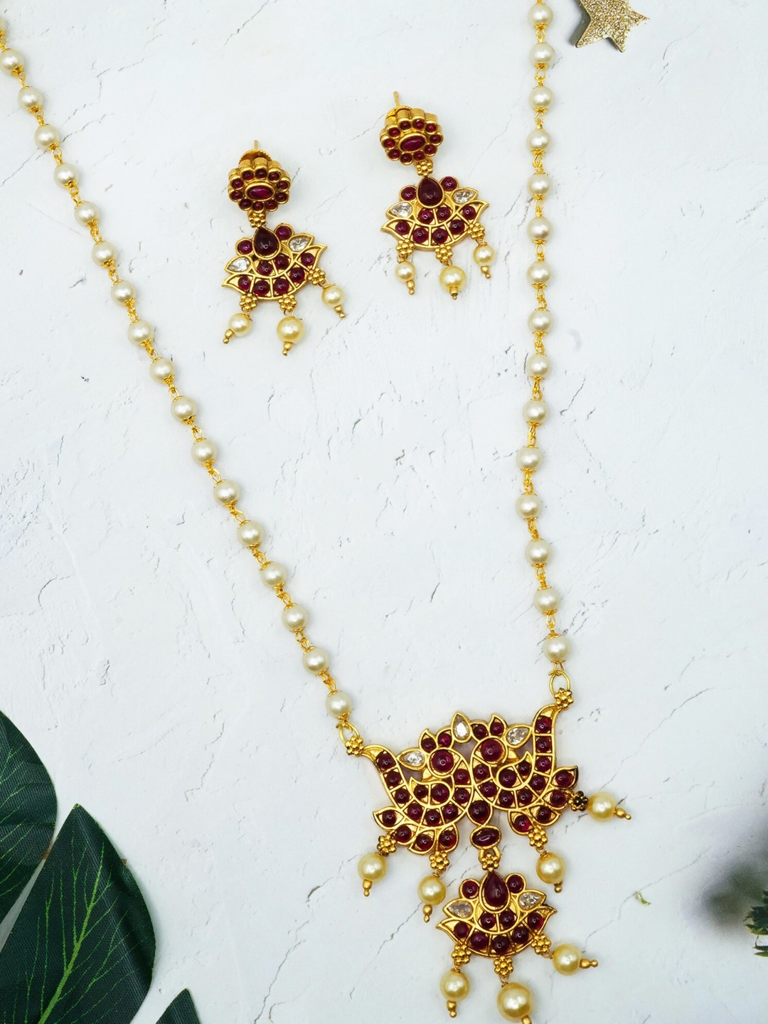 

GRIIHAM Sayara Collection Red & White Gold-Plated Stone Studded Pearl Jewellery Set