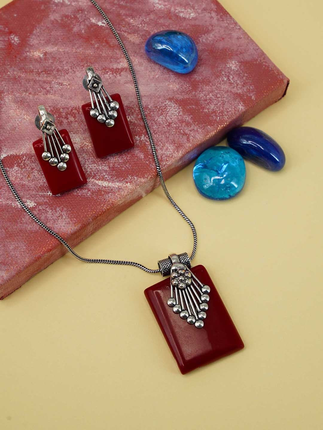 

GRIIHAM Red Sliver-Plated Stone-Studded Pendant Set, Silver