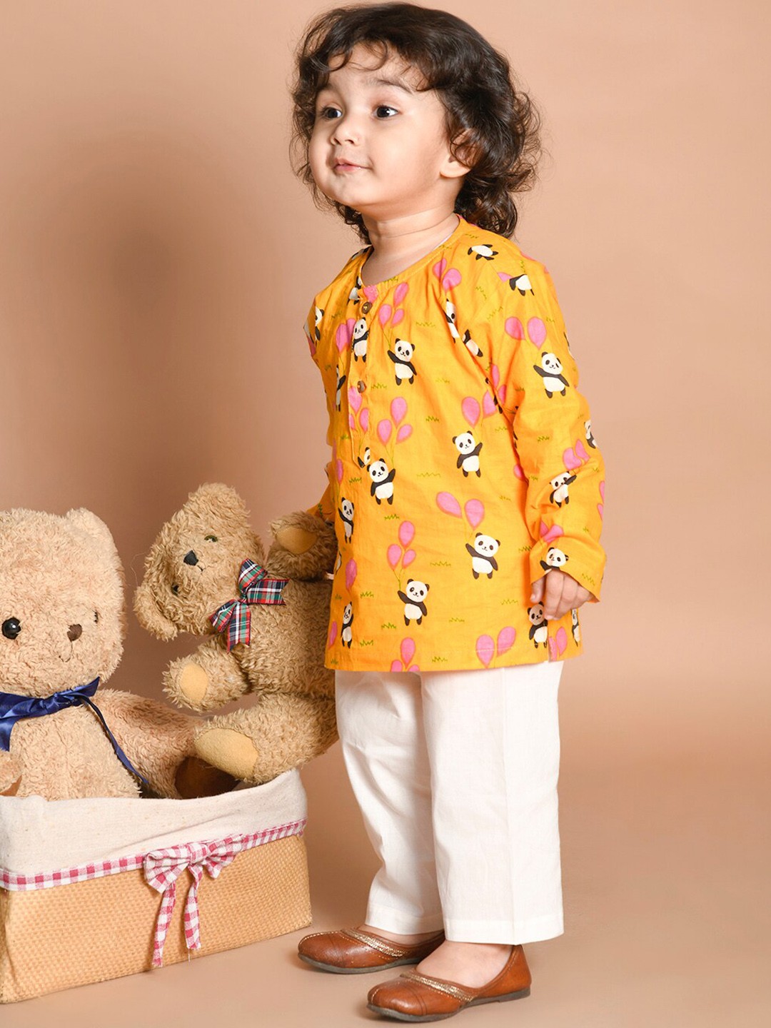 

LIL PITAARA Unisex Kids Yellow Printed Pure Cotton Kurta with Pyjamas
