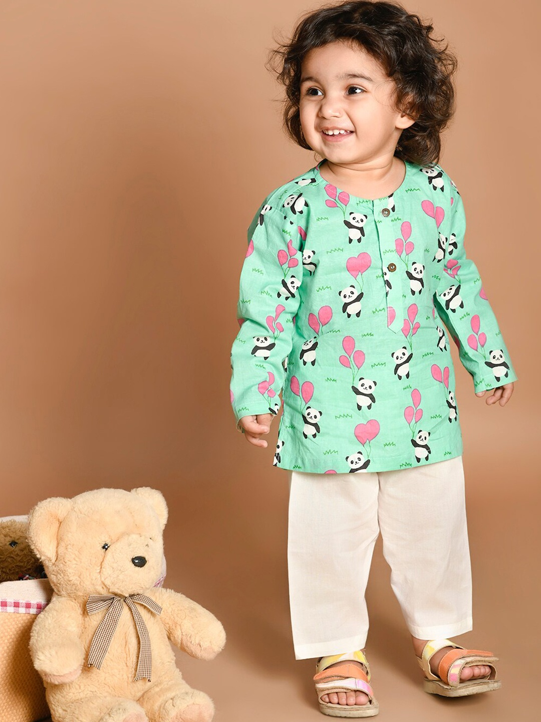

LIL PITAARA Kids Green Printed Pure Cotton Kurta with Pyjamas