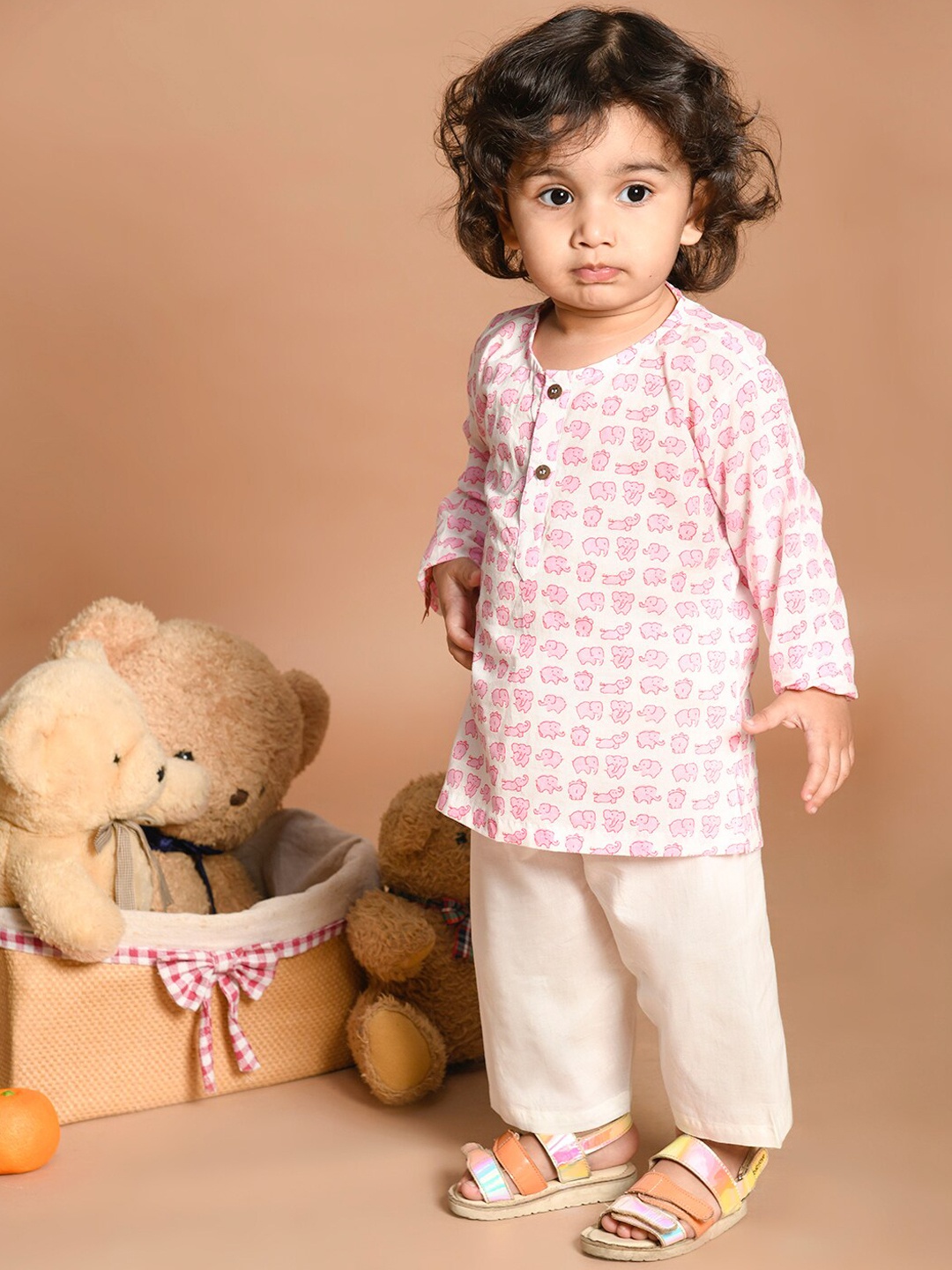 

LIL PITAARA Unisex Kids Pink Floral Printed Pure Cotton Kurta with Pyjamas