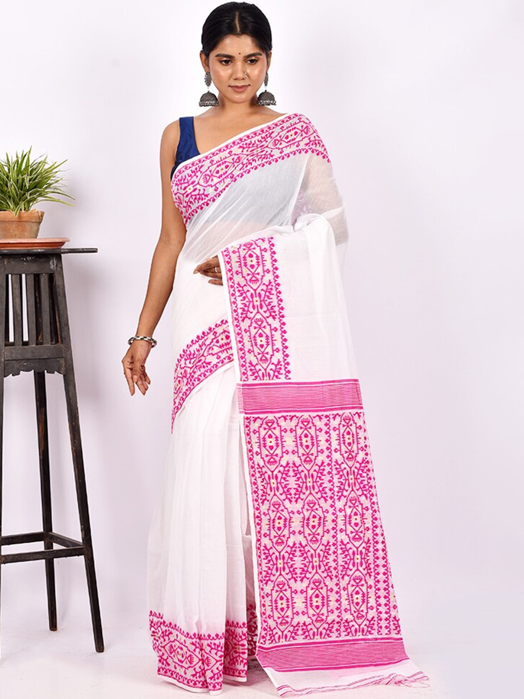 

AllSilks White & Pink Pure Cotton Taant Saree