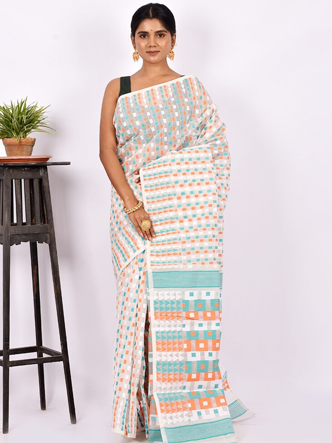 

AllSilks Cream-Coloured & Green Woven Design Pure Cotton Taant Saree
