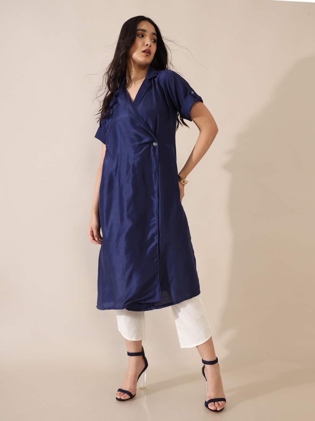 

Saaki Women Blue Shawl Neck Kurta
