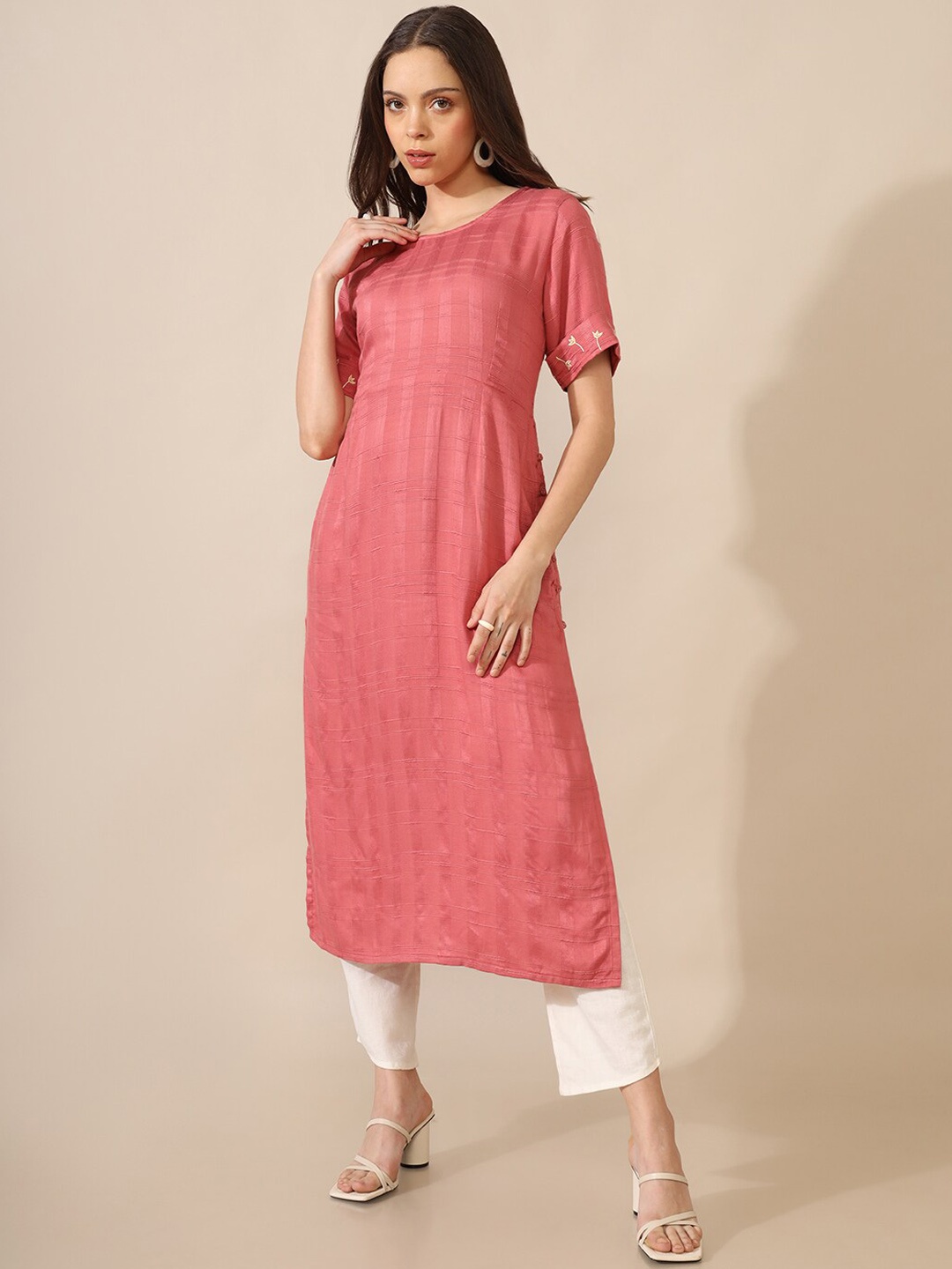 

Saaki Women Red Embroidered Thread Work Dupion Silk Kurta