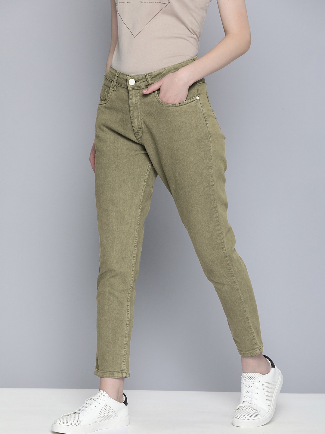 

Mast & Harbour Women Pure Cotton Mom Fit High-Rise Light Fade Jeans, Olive