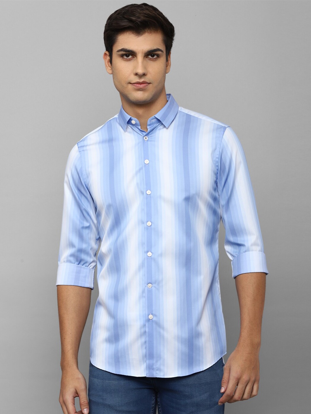 

Louis Philippe Sport Men Blue & White Slim Fit Striped Pure Cotton Casual Shirt