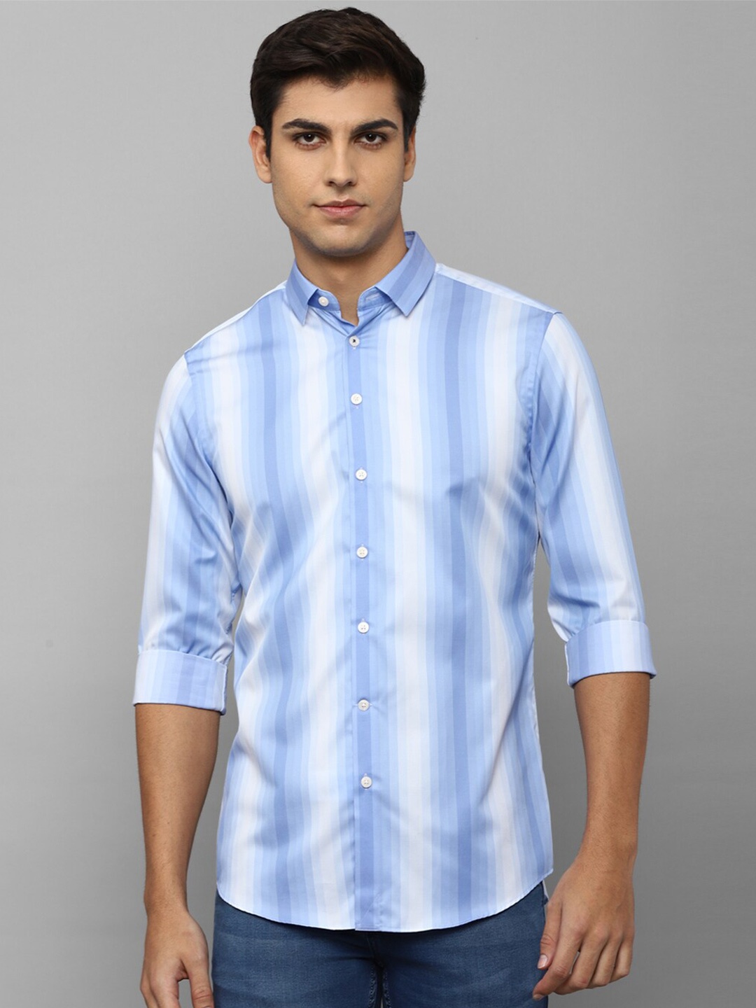 

Louis Philippe Sport Men Blue Slim Fit Striped Pure Cotton Casual Shirt