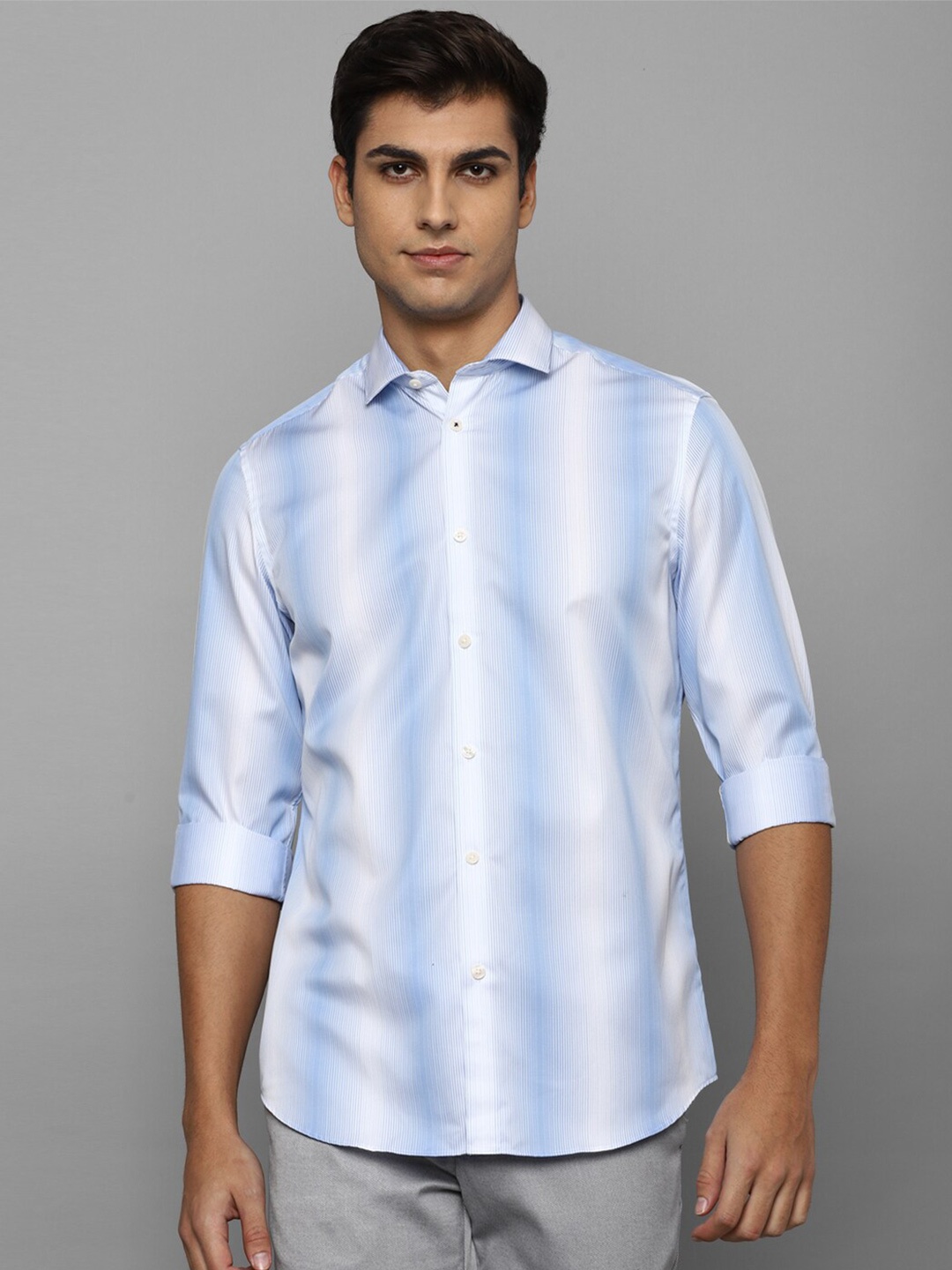

Louis Philippe Sport Men Blue Slim Fit Striped Pure Cotton Casual Shirt
