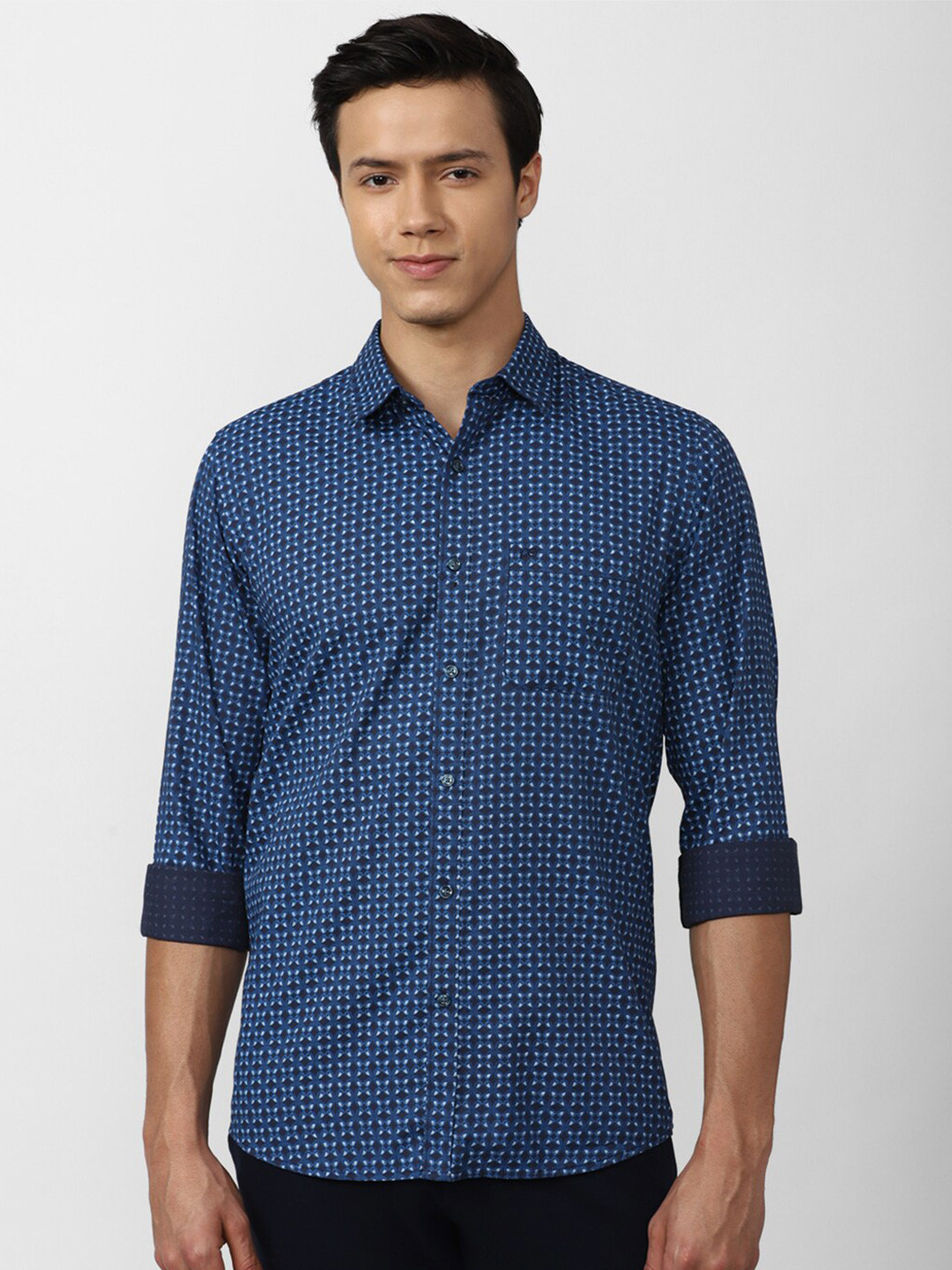 

Peter England Casuals Men Blue Slim Fit Printed Casual Cotton Shirt