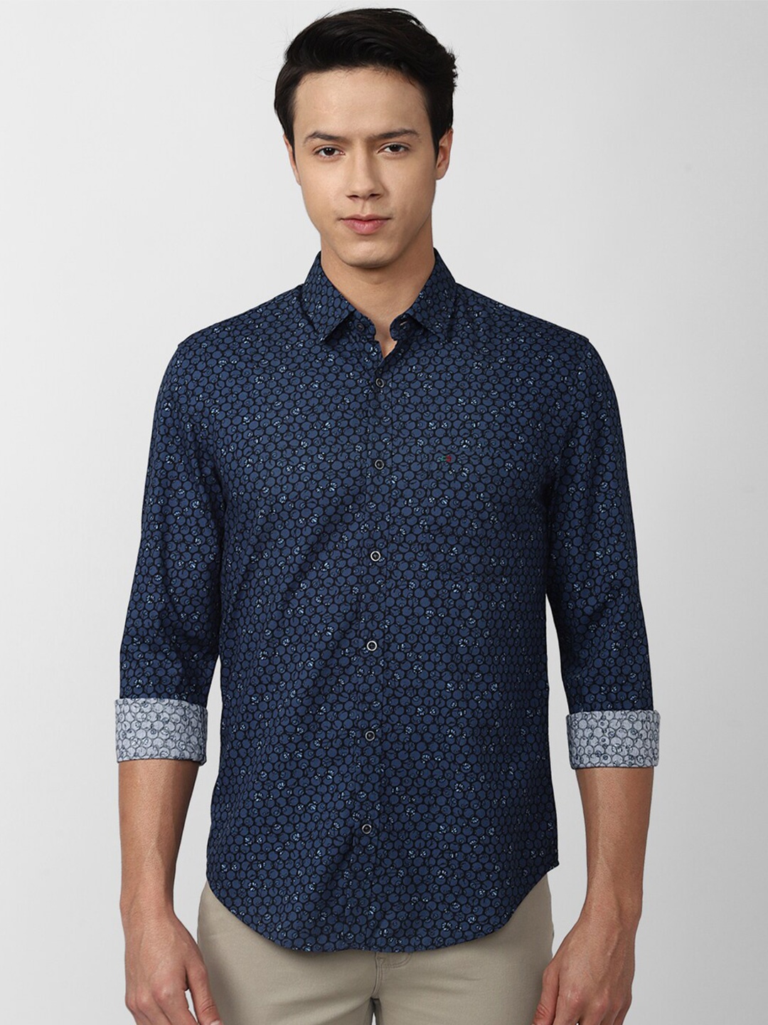 

Peter England Casuals Men Navy Blue Slim Fit Printed Casual Cotton Shirt