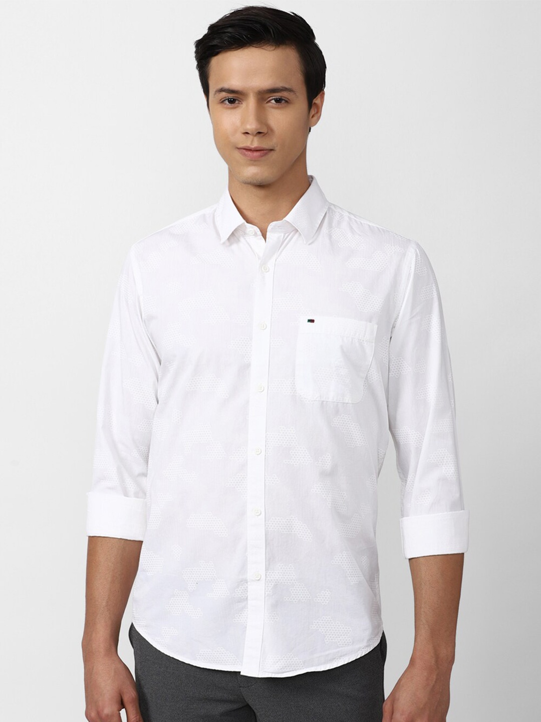 

Peter England Casuals Men White Slim Fit Cotton Casual Shirt