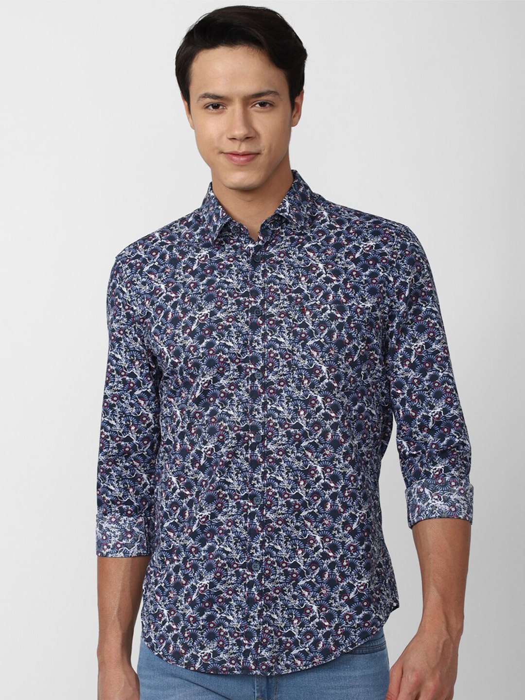 

Peter England Casuals Men Slim Fit Floral Printed Cotton Casual Shirt, Navy blue