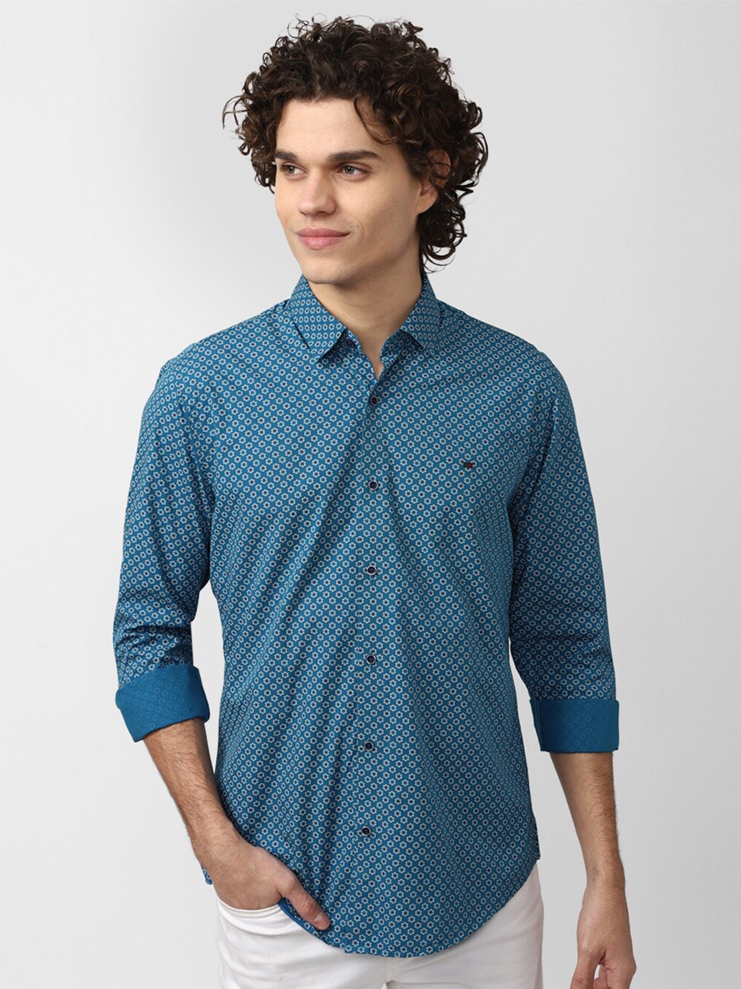 

Peter England Casuals Men Blue Slim Fit Printed Cotton Casual Shirt