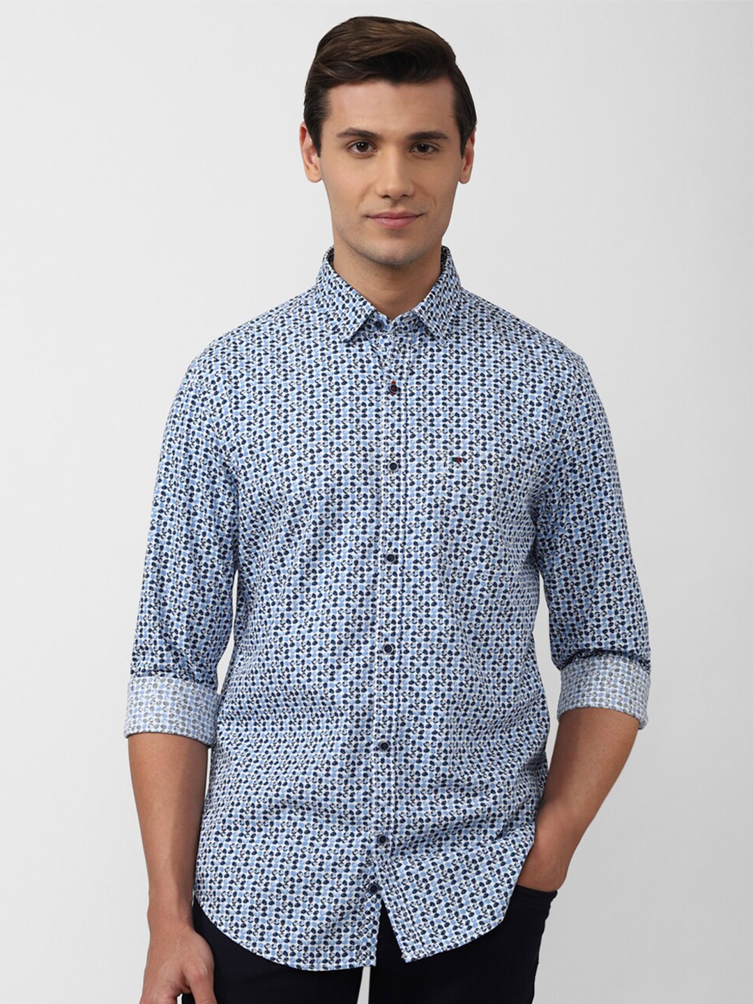 

Peter England Casuals Men Blue Slim Fit Printed Cotton Casual Shirt