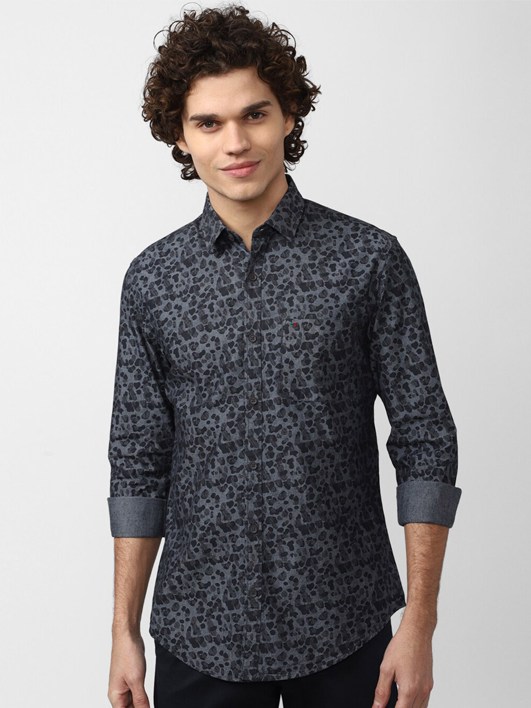 

Peter England Casuals Men Grey Slim Fit Printed Casual Cotton Shirt