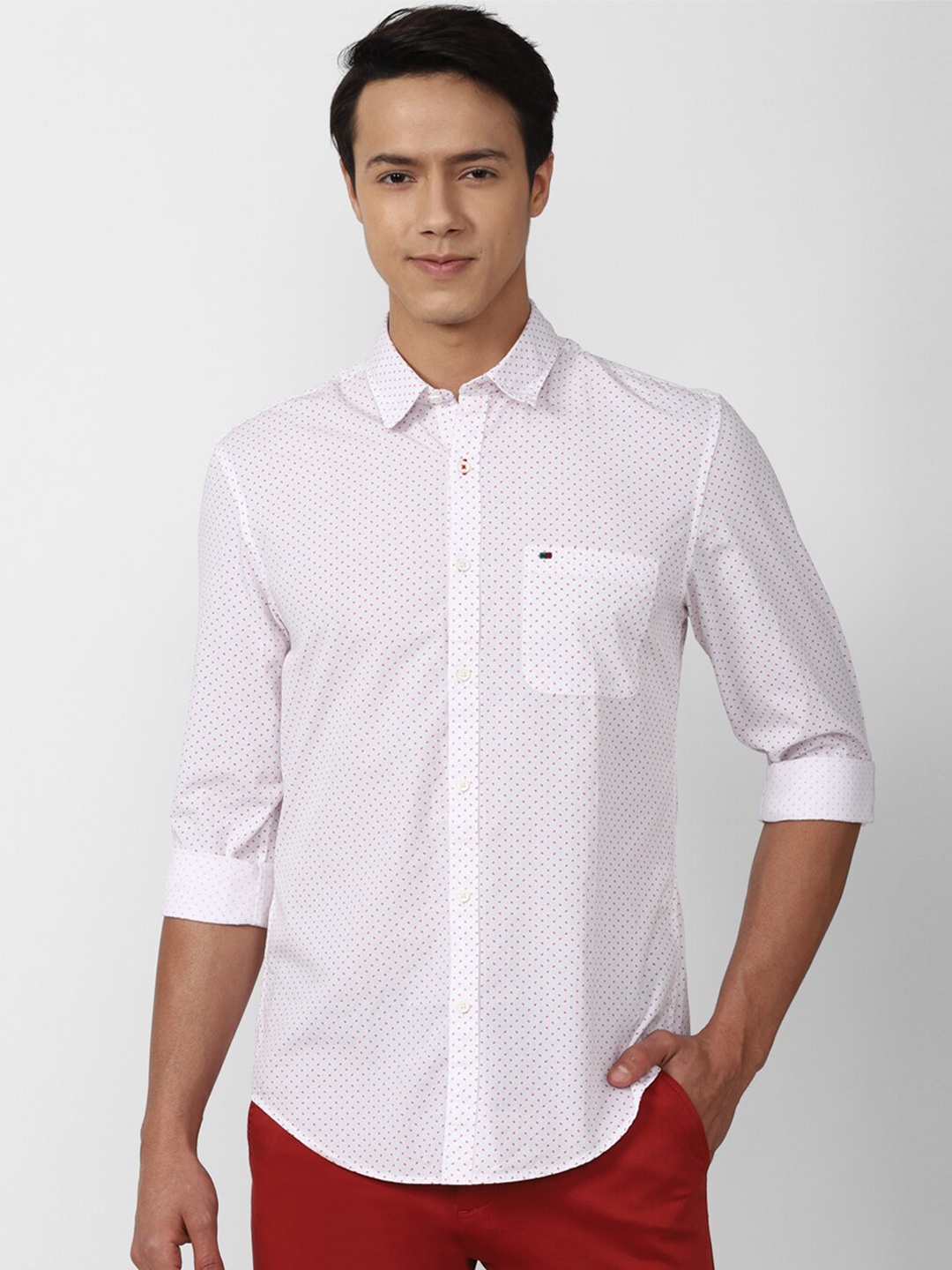 

Peter England Casuals Men White Slim Fit Printed Casual Cotton Shirt