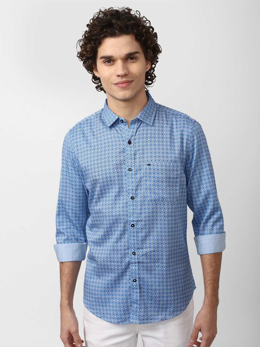 

Peter England Casuals Men Blue Slim Fit Printed Cotton Casual Shirt