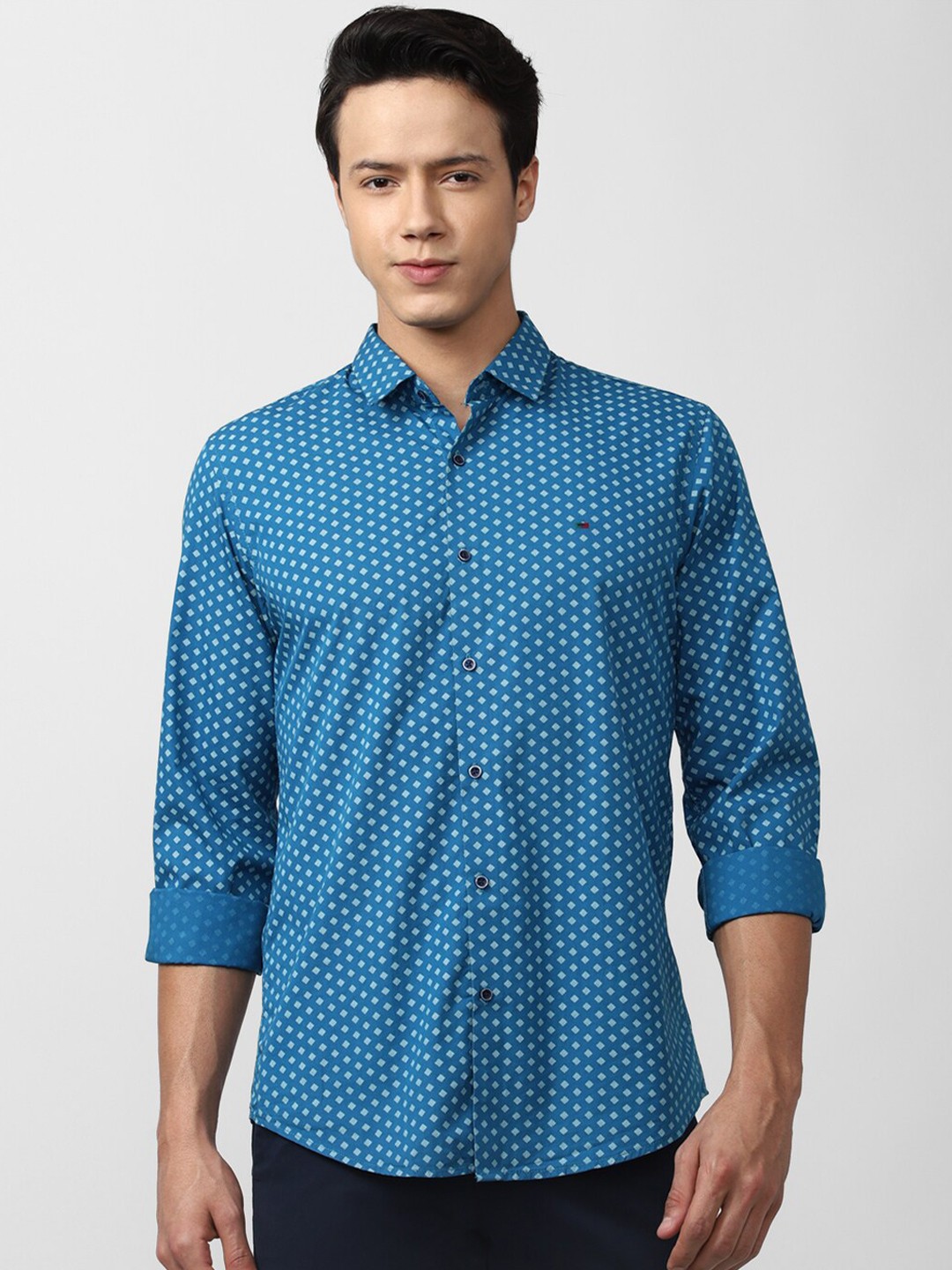 

Peter England Casuals Men Blue Slim Fit Printed Cotton Casual Shirt